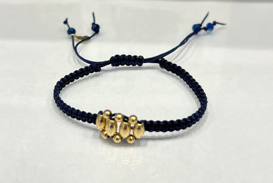 Simple Elegance Braided Bracelet in 18K Gold
